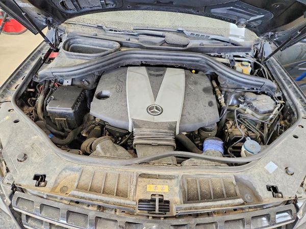 2013 MERCEDES-BENZ ML — Engine bay