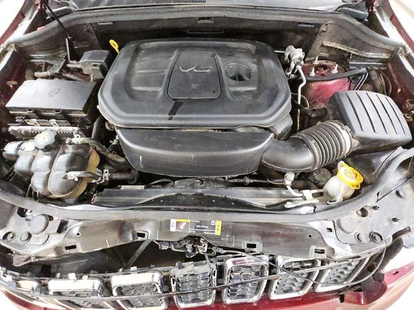 2022 JEEP GRAND CHEROKEE — Engine bay