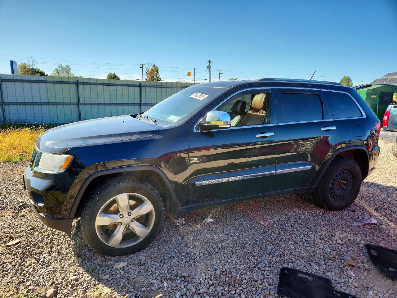 2013 JEEP CHEROKEE Overland — Front 3/4