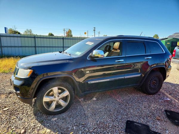 2013 JEEP CHEROKEE Overland — Front 3/4