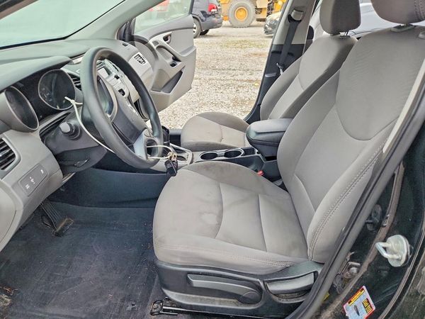 2016 HYUNDAI ELANTRA — DENT