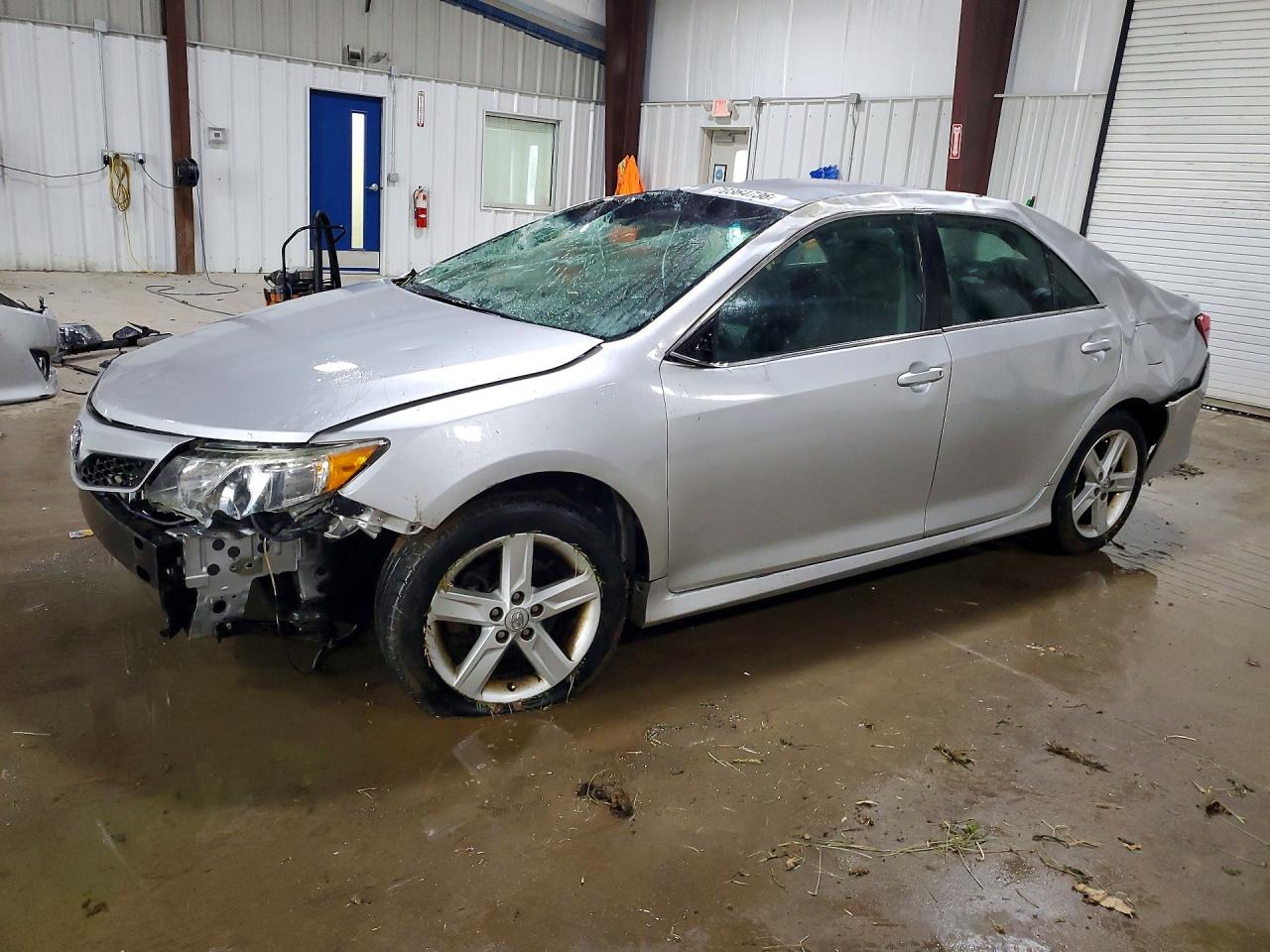 2013 TOYOTA CAMRY — Front 3/4