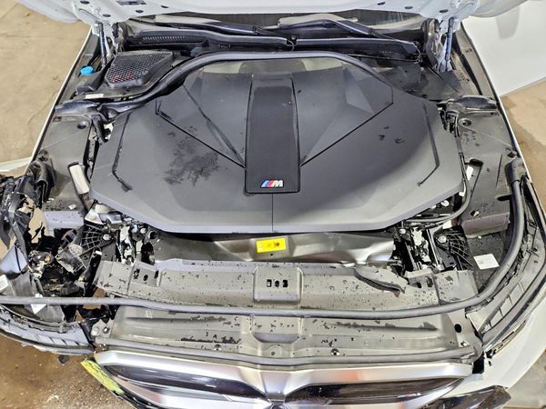 2024 BMW ALL OTHER M60 — Engine bay