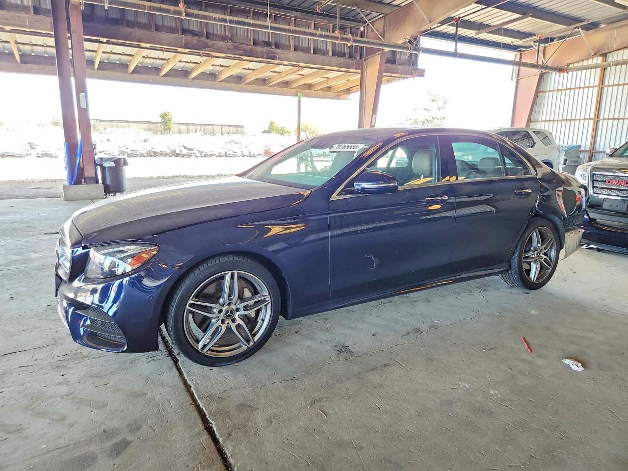 2018 MERCEDES-BENZ E E300 — Front 3/4