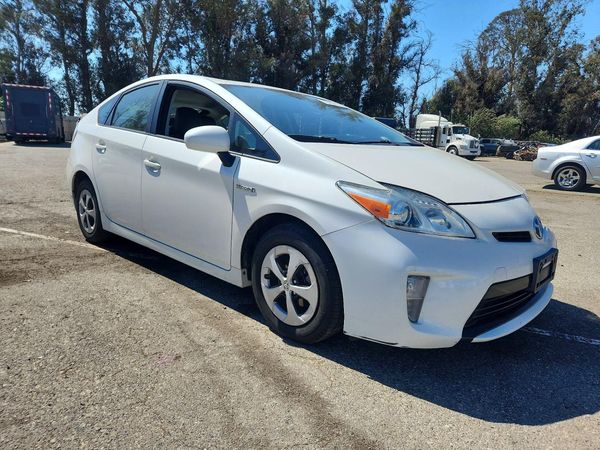 2013 TOYOTA PRIUS — Passenger 3/4
