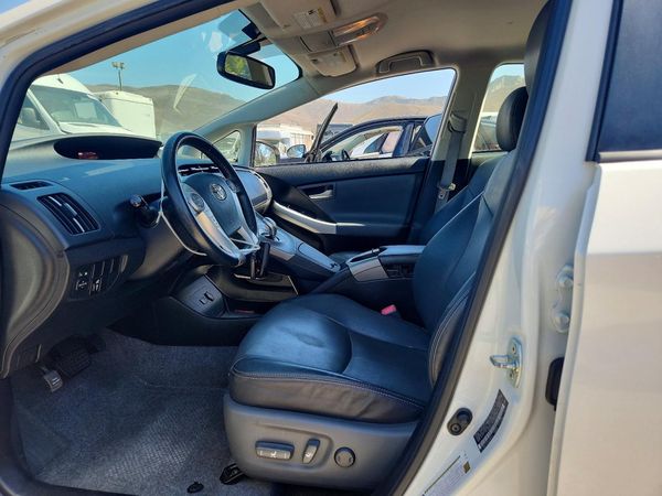 2013 TOYOTA PRIUS — DENT