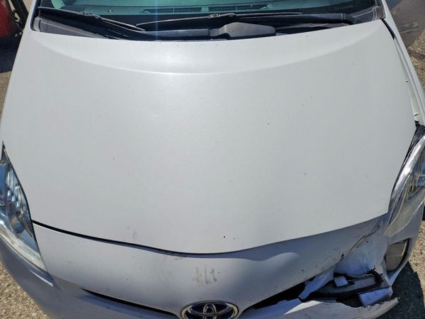 2013 TOYOTA PRIUS — Engine bay