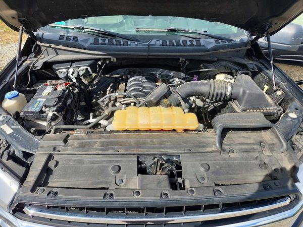 2018 FORD F150 — Engine bay