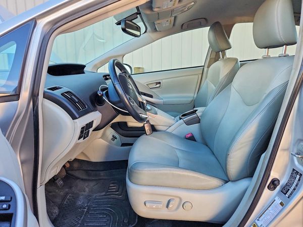 2013 TOYOTA PRIUS — DENT