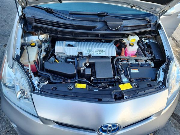 2013 TOYOTA PRIUS — Engine bay
