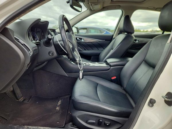 2016 INFINITI Q50 — DENT