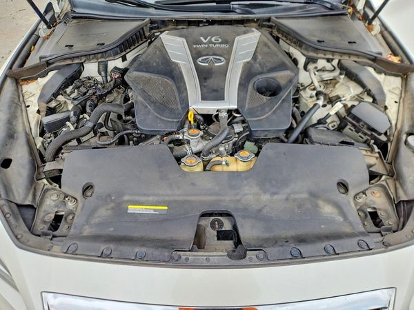 2016 INFINITI Q50 — Engine bay