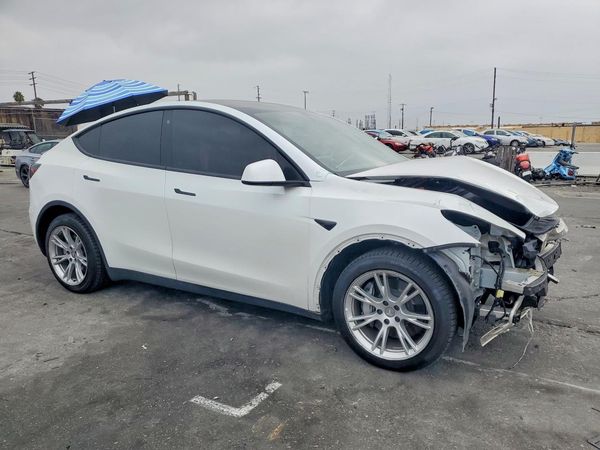 2020 TESLA MODEL Y — Passenger 3/4