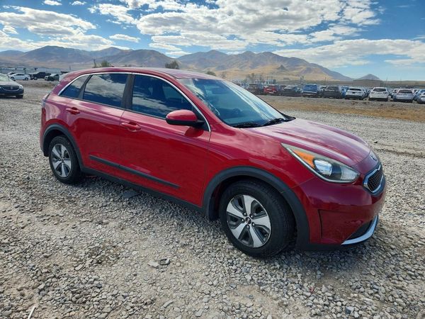 2017 KIA NIRO FE / LX / LX Tech — Passenger 3/4