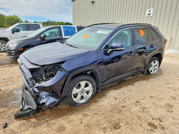 2020 TOYOTA RAV4 XLE — Front 3/4
