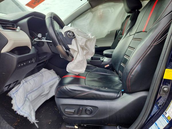 2020 TOYOTA RAV4 XLE — DENT