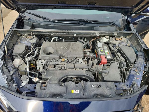 2020 TOYOTA RAV4 XLE — Engine bay