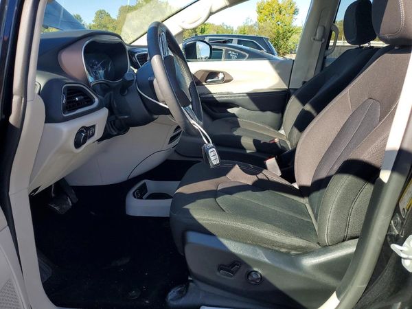 2023 CHRYSLER VOYAGER LX — DENT