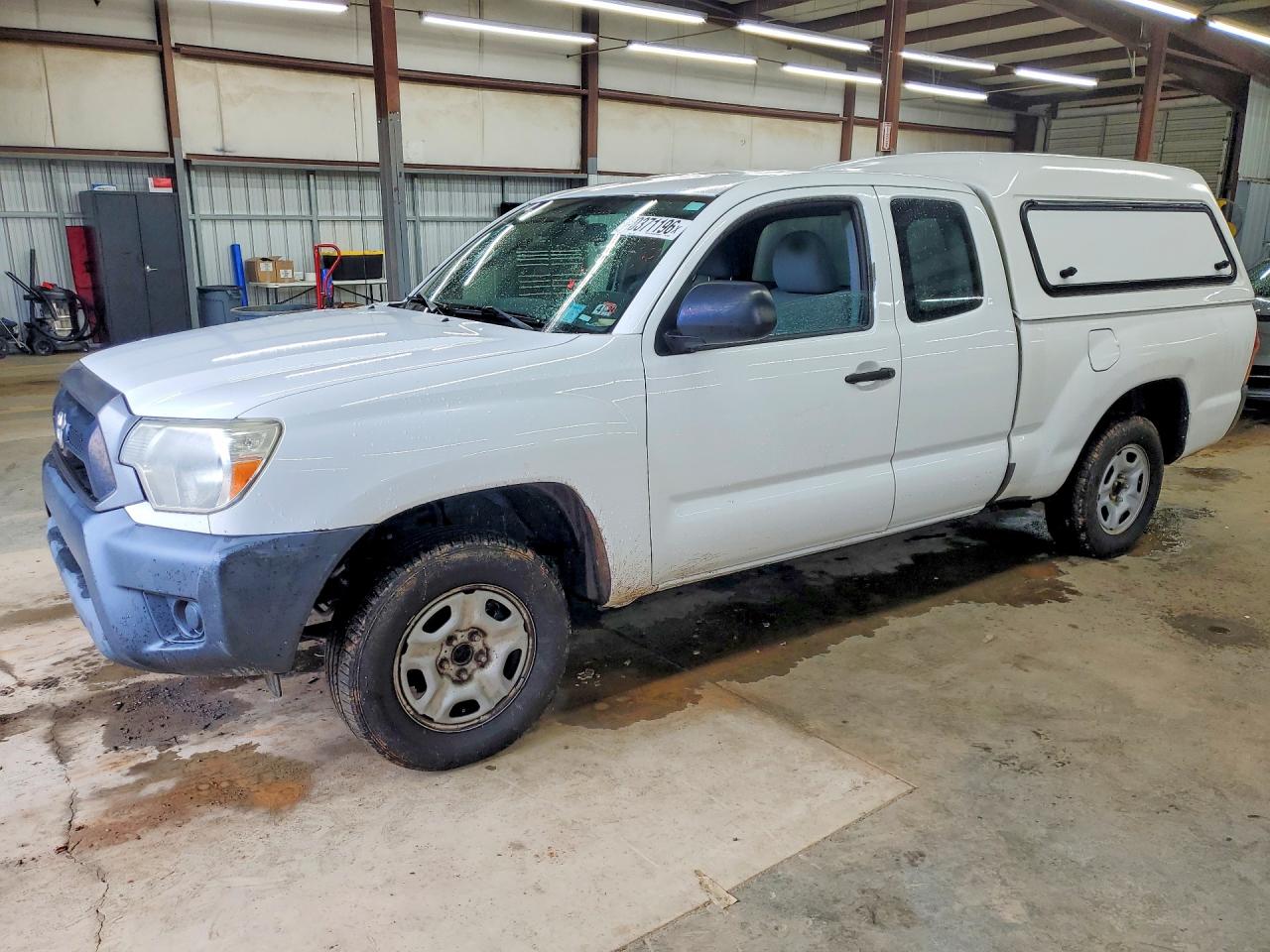 2015 TOYOTA TACOMA Delux Grade — Front 3/4