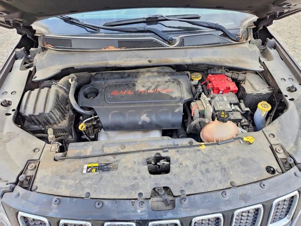 2019 JEEP COMPASS — Engine bay