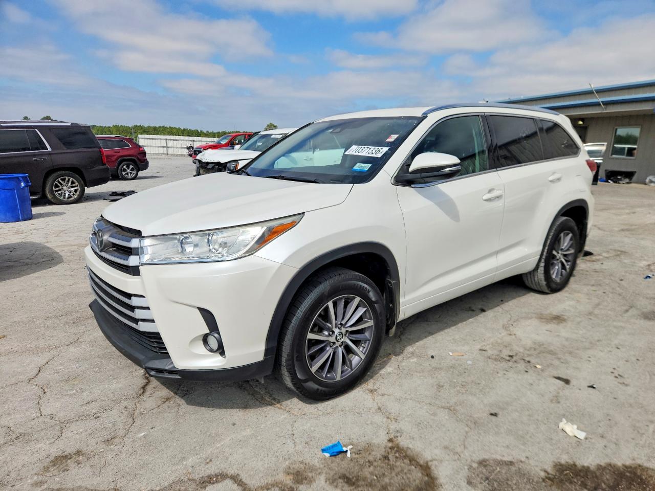 2018 TOYOTA HIGHLANDER SE/XLE — Front 3/4