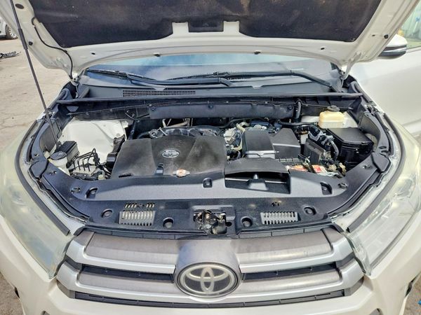 2018 TOYOTA HIGHLANDER SE/XLE — Engine bay