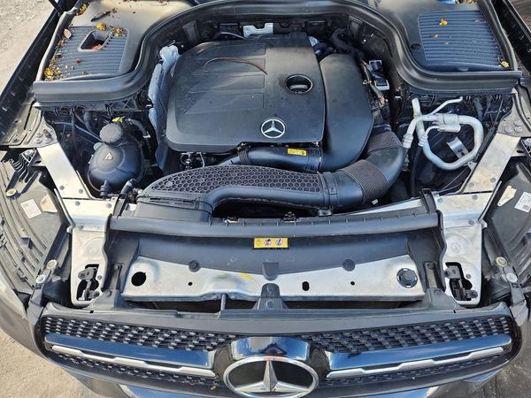 2021 MERCEDES-BENZ GLC-CLASS GLC300 — Engine bay