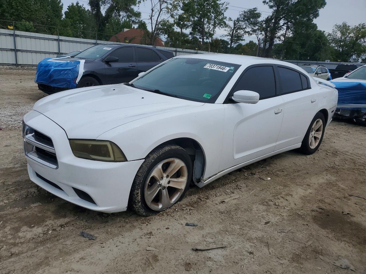 2014 DODGE CHARGER SE — Front 3/4