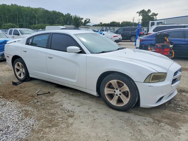 2014 DODGE CHARGER SE — Passenger 3/4