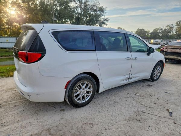 2022 CHRYSLER VOYAGER LX — PSRA