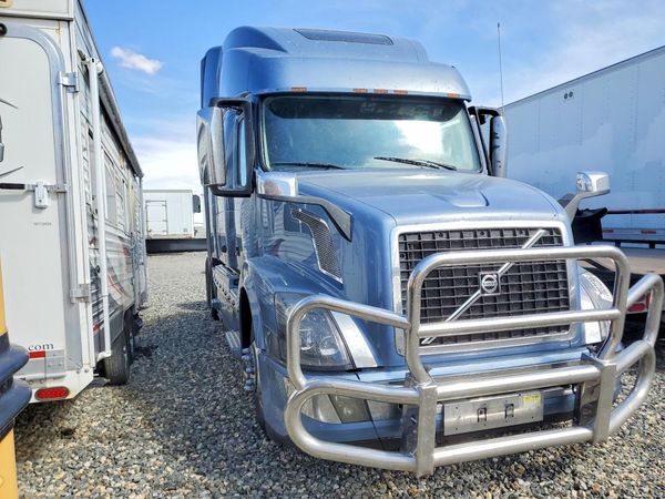 2016 VOLVO VN — Passenger 3/4