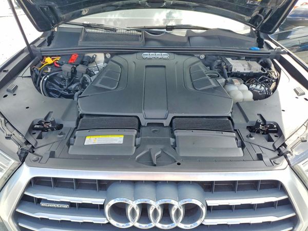 2019 AUDI Q7 — Engine bay