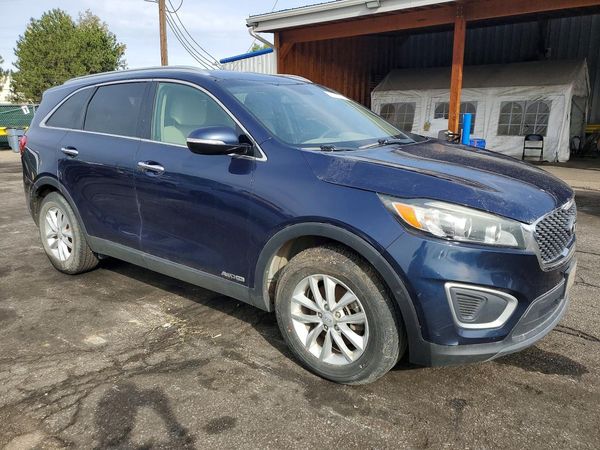2017 KIA SORENTO L, LX — Passenger 3/4