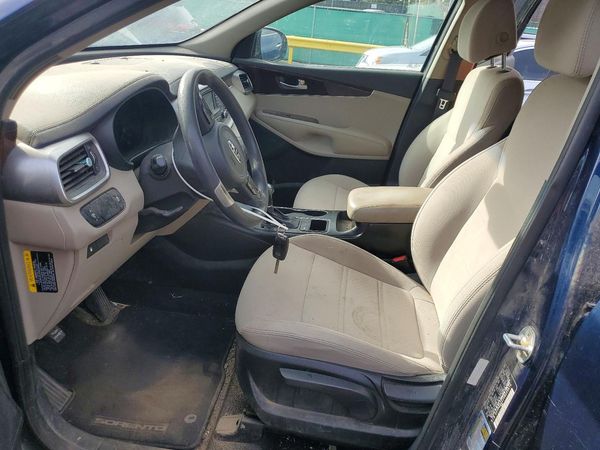 2017 KIA SORENTO L, LX — DENT