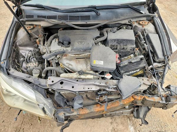 2016 TOYOTA CAMRY — Engine bay