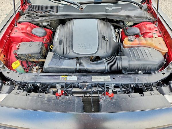 2017 DODGE CHALLENGER R/T — Engine bay