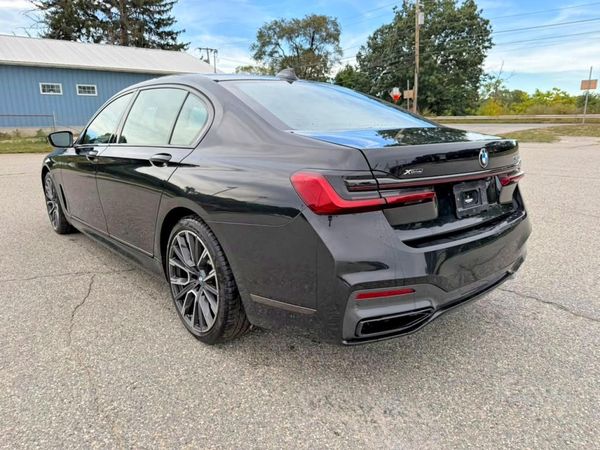 2022 BMW 740
