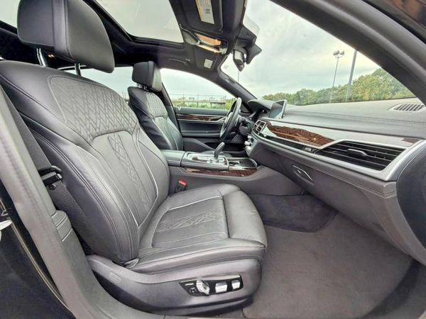 2022 BMW 740