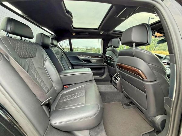 2022 BMW 740