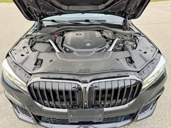 2022 BMW 740