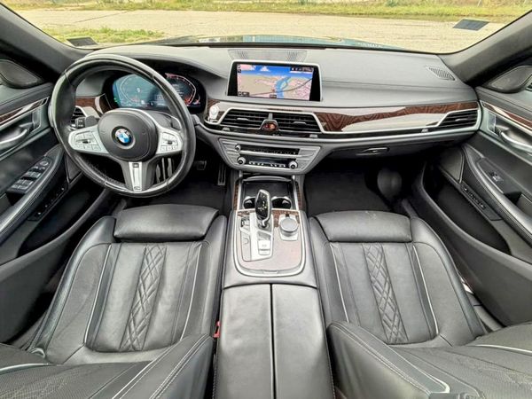 2022 BMW 740