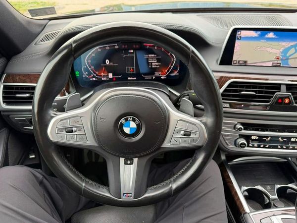 2022 BMW 740