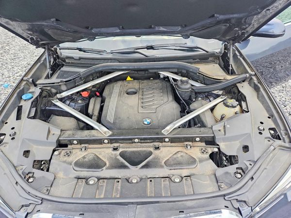 2019 BMW X5 xDrive40i — Engine bay