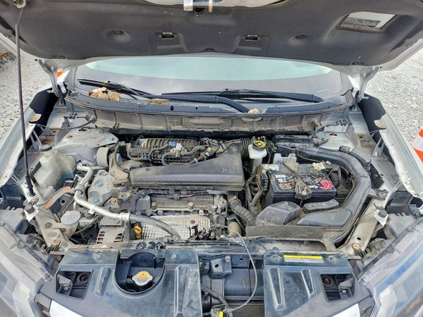 2019 NISSAN ROGUE — Engine bay