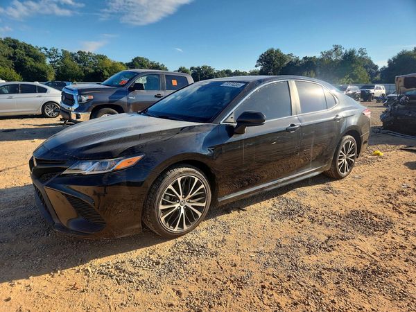 2020 TOYOTA CAMRY SE — Front 3/4