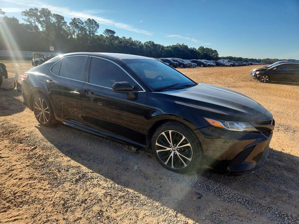 2020 TOYOTA CAMRY SE — Passenger 3/4