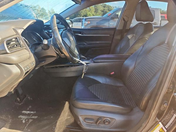 2020 TOYOTA CAMRY SE — DENT