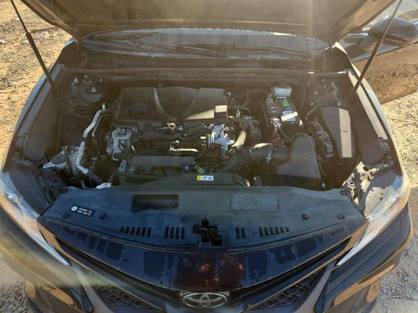 2020 TOYOTA CAMRY SE — Engine bay
