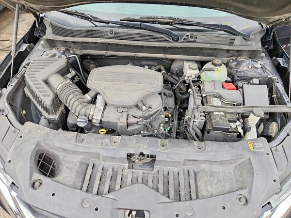 2021 CHEVROLET BLAZER 2LT — Engine bay