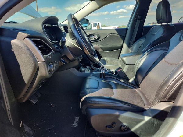 2019 JEEP CHEROKEE Limited — DENT